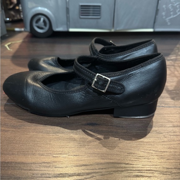 Capesio Black Mary Jane tap shoes with Buckle - Picture 2 of 8